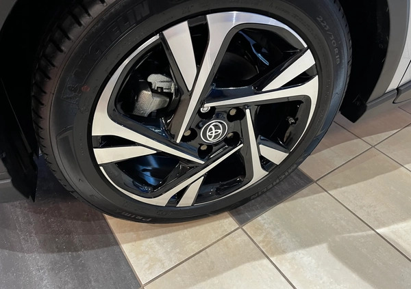 Toyota C-HR cena 135000 przebieg: 7, rok produkcji 2023 z Gryfino małe 67